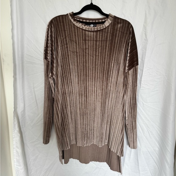 BOOHOO GRAY OVERSIZED PLEATED VELVET DIP BACK TUNIC IN SIZE 4 - Picture 3 of 5